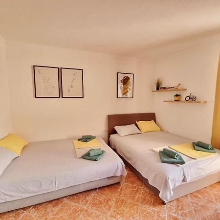 Studio Apartman Na Plazi Rafailovici Luaran gambar